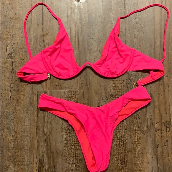 Bikini - Picture 1 of 1